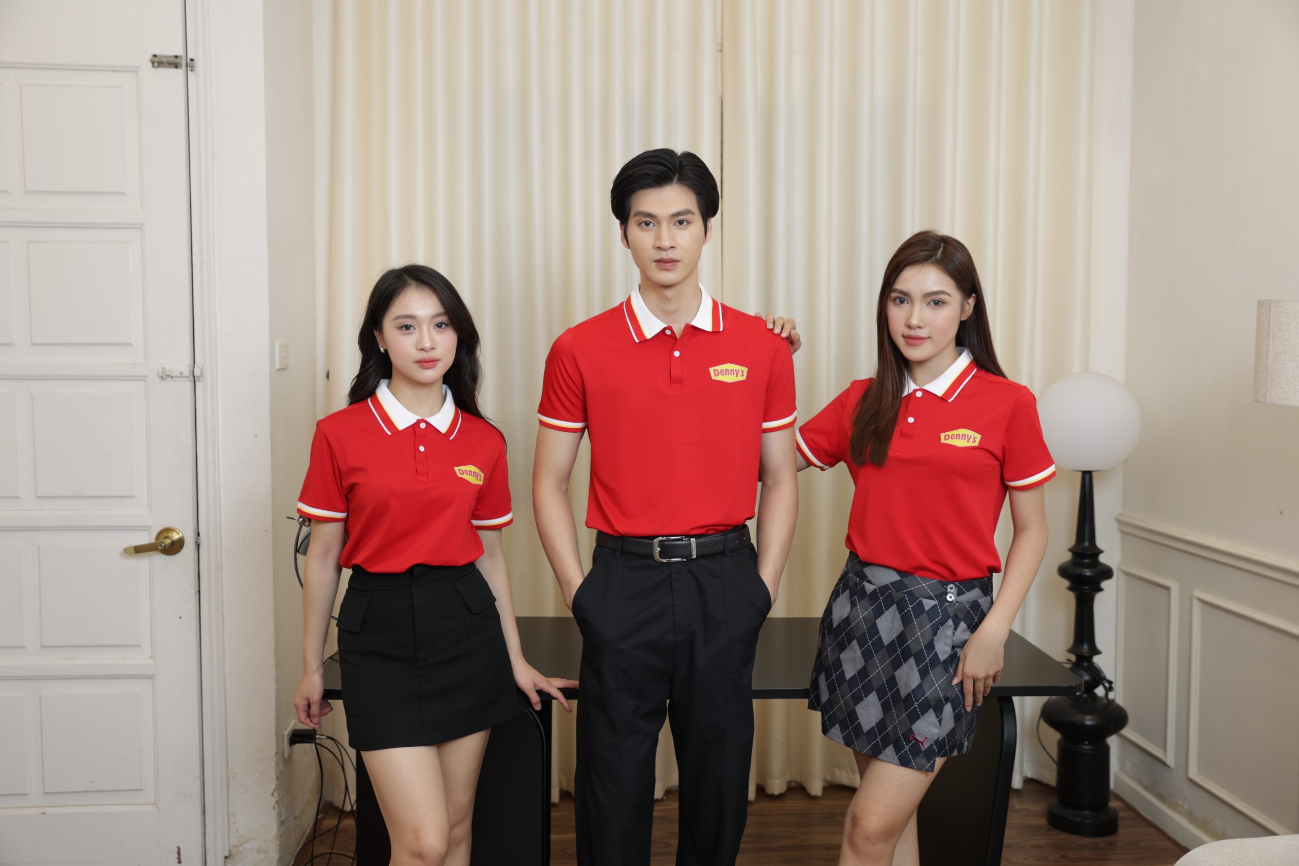Đồng Phục Nhà Hàng Denny's Màu Đỏ TT1202 - Hình ảnh 5