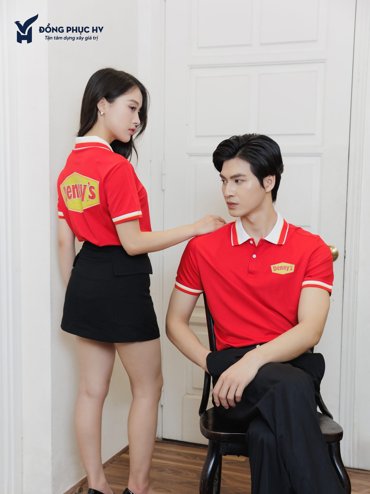 Đồng Phục Nhà Hàng Denny's Màu Đỏ TT1202 - Hình ảnh 2